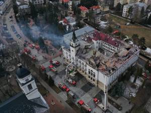 Un puternic incendiu a avariat parțial clădirea monument istoric a Palatului Administrativ