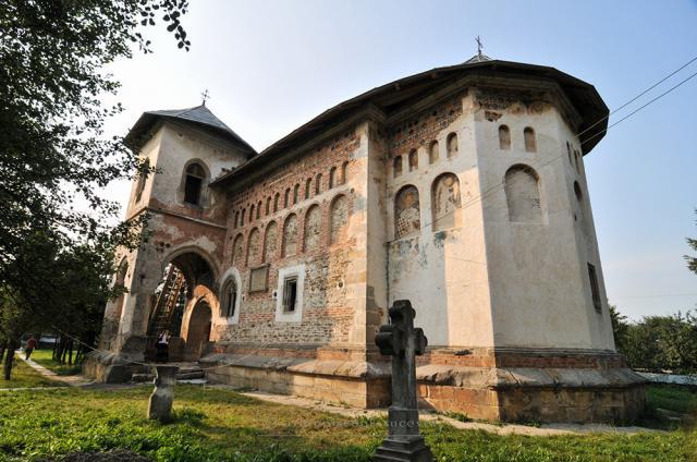 Restabilirea vieții monahale la mănăstirile Ițcani și Bălinești și înființarea schitului Arbore