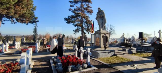 Ziua Armatei Române, marcată prin depunerea de coroane de flori la Monumentul Eroilor