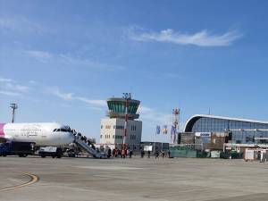 Pasagerii curselor de avion de la Suceava, invitați să vină la aeroport cu 3 ore înainte de zbor