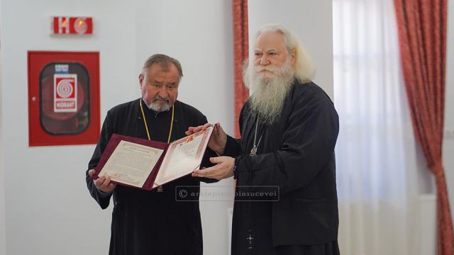 Pr. Nicolae Horga a primit „Ordinul «Sfântul Mare Mucenic Ioan cel Nou de la Suceava»” din partea ÎPS Calinic