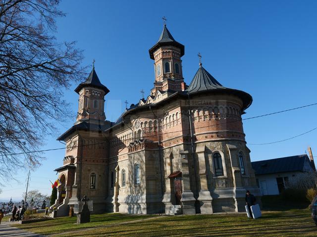 PS Damaschin a sfinţit altarul de vară al Parohiei ”Sfânta Treime” din Fântâna Mare