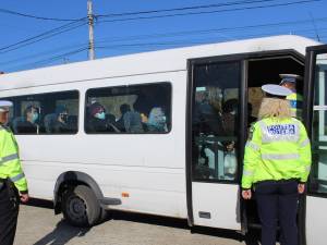 Poliția a verificat modul în care se poartă masca de protecție mijloacele de transport