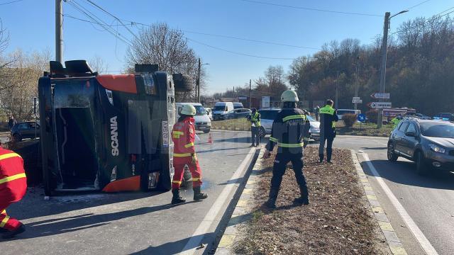 Autotren răsturnat