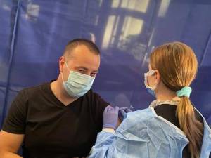 Viceprimarul Sucevei Lucian Harșovschi s-a vaccinat cu a treia doză anti-Covid