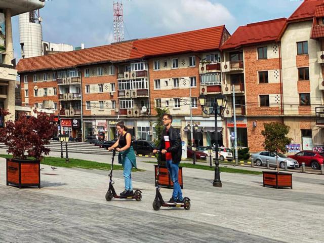 Peste 30.000 de km parcurși cu trotinetele electrice ale Primăriei Suceava, în primul sezon de activitate