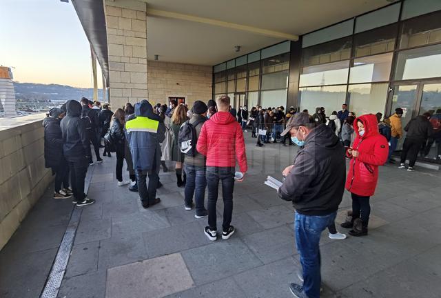 Sute de persoane la coadă la Permise și Înmatriculări Auto, în singura zi de audiență