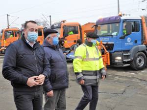Inspectarea utilajelor de intervenție pentru iarnă, de către conducerea Primăriei Suceava, la baza  operatorului Diasil