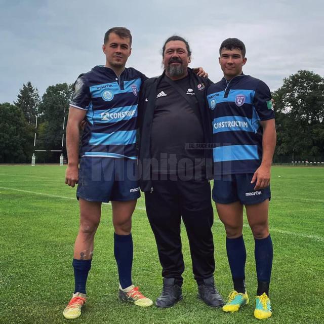 Alin Conache, dreapta, alături de tatăl său si fratele mai mare, Gabriel