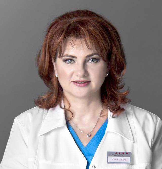 Dr. Cristina David, medic primar oftalmolog la Clinica Novaoptic