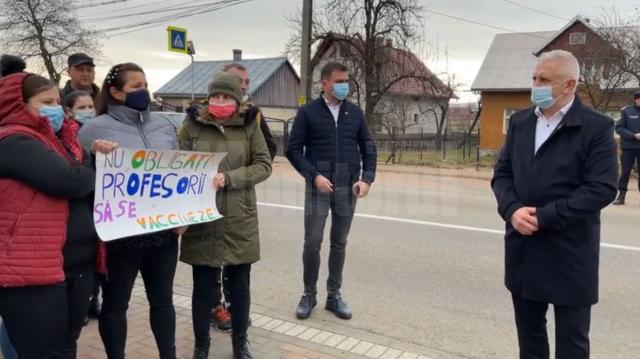 Protest împotriva cursurilor online, la Vicovu de Sus. Foto: Cromtel TV