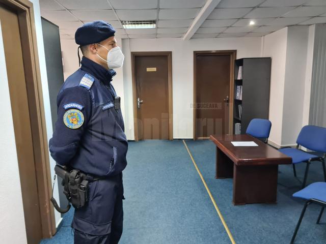 Jandarm la uşa directorului CAS Suceava