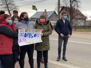 Protest pentru prezență fizică la cursuri, la Școala Gimnazială Nr. 2 Laura - Vicovu de Sus