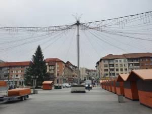 Primarul Ion Lungu a verificat lucrările de ornare a municipiului Suceava pentru sărbătorile de iarnă