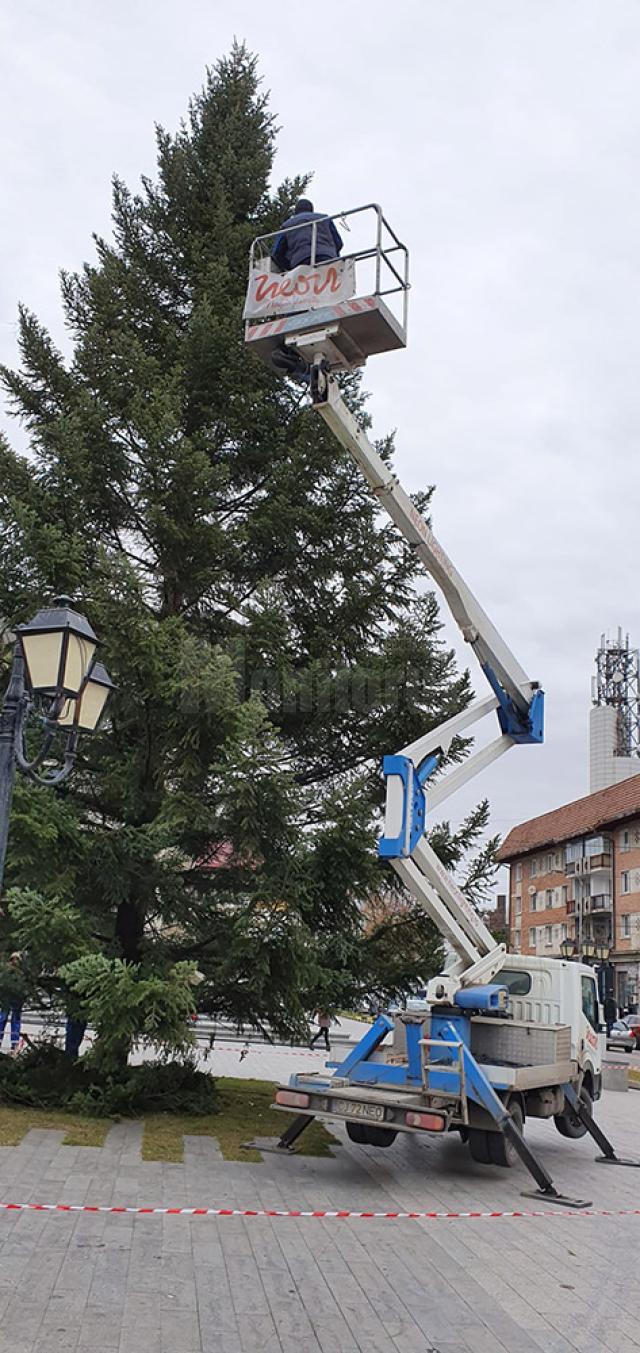 Târgul de Crăciun va fi inaugurat vineri la amiază, iar luminile de sărbătoare vor fi aprinse sâmbătă, 27 noiembrie