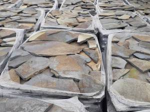 Instalații clandestine pentru furat curent la o firmă care prelucra piatră