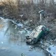 O femeie gravidă și fiica ei de 4 ani au scăpat cu viață ca prin minune din mașina care s-a răsturnat în râul Moldova