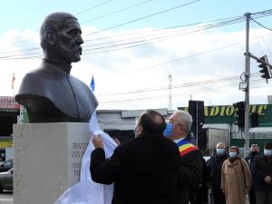 Bustul lui Franz Cavaler de Loges a fost dezvelit de primarul Ion Lungu si președintele CJ, Gheorghe Flutur