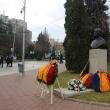 Ceremonie scurtă de depunere de coroane la statuia unionistului Iancu Flondor, din centrul Sucevei