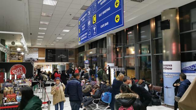 120 de pasageri ai zborului Ryanair Suceava-Milano, blocaţi în aeroport după ce piloţii au ieşit din timpul de zbor