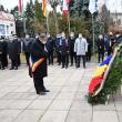Doi metri de pas de defilare, „parada” oferită celor peste 2.000 de oameni veniți să asiste la sărbătorirea oficială a Zilei Naționale, la Suceava