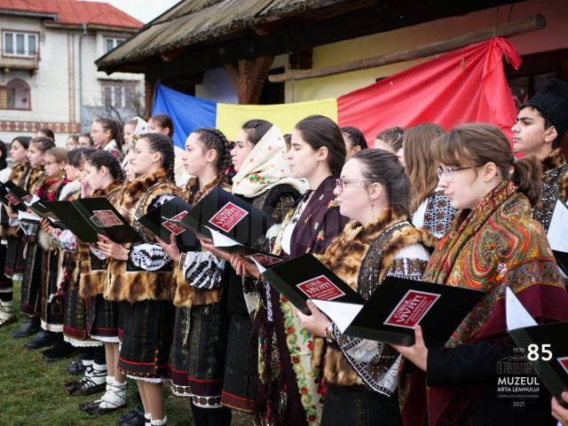 Coruri de copii care au cantat de Ziua Bucovinei si de Ziua Nationala, la Muzeul Arta Lemnului 3