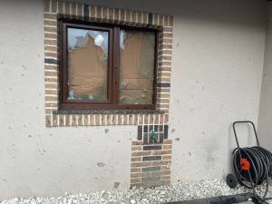 Geam spart de suflul exploziei