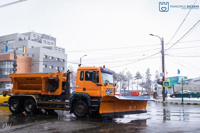 22 de utilaje de deszăpezire au acționat pe străzile Sucevei în prima zi de cod galben de ninsoare