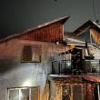 Un bărbat a suferit arsuri și a ajuns la spital după un incendiu care i-a distrus parțial casa