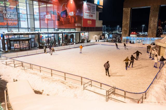 Moș Crăciun vine plutind pe note muzicale la Iulius Mall Suceava, cu o tolbă plină de premii și mai mult timp de cumpărături