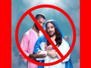 Ambasadorul propus de Parlamentul European pentru drepturile minorităților sexuale, care s-a fotografiat în rolul Maicii Domnului cu Iisus în brațe