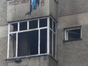 Incendiu la un bloc din Broşteni