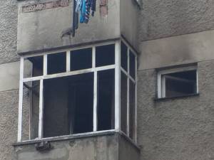 Lucrătorii Serviciului Voluntar pentru Situații de Urgență Broșteni au reușit să stingă incendiul rapid