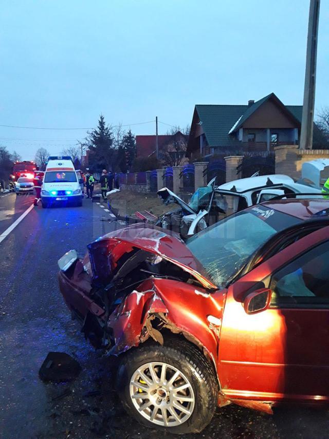 Două autoturisme au fost implicate într-un accident rutier violent petrecut marți după-amiază pe raza comunei Poieni Solca