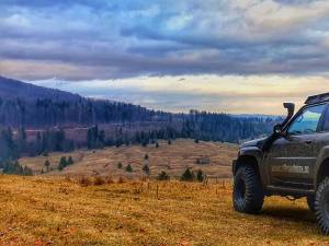 Suceveanul ii pune la dispozitie Mosului masinile de teren off-road pentru a ajunge in locuri izolate din judeţ