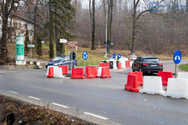 Sensul giratoriu de la intersecția Mitropoliei cu Parcului a fost desființat pe perioada sezonului rece