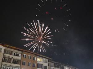Focurile de artificii vor fi vizibile timp de 20 de minute în centrul Sucevei