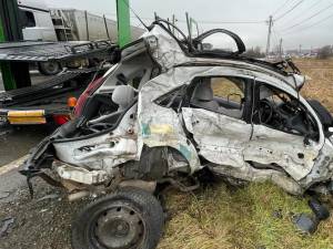Accident mortal la Cumpărătura, după un impact între un autoturism și un camion