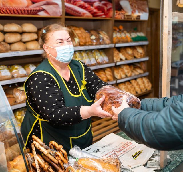 Nu știam cât de bun e Cozonacul Mopan! Natural 100% și plin de nucă. Mii de suceveni îl cumpără de Crăciun. Foto: Ștefan Macedon Georghiță (Artistul)