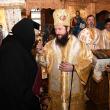 Slujbă arhierească, cuvinte de învățătură, colinde și distincții, într-o zi de sărbătoare, la Mănăstirea Voroneț