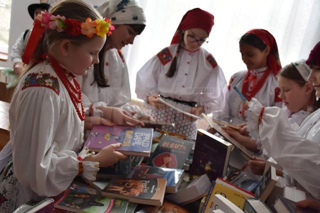 Biblioteca școlii din Solonețu Nou s-a îmbogățit cu 130 de volume