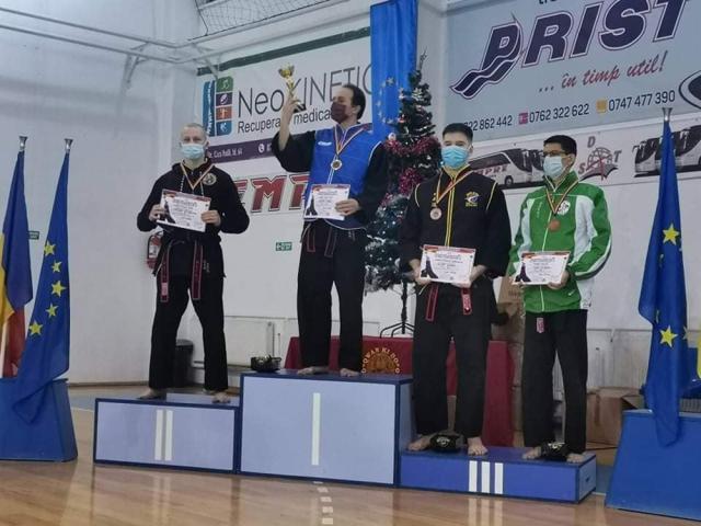 Sportivii participanți la Campionatul National de Co Vo Dao