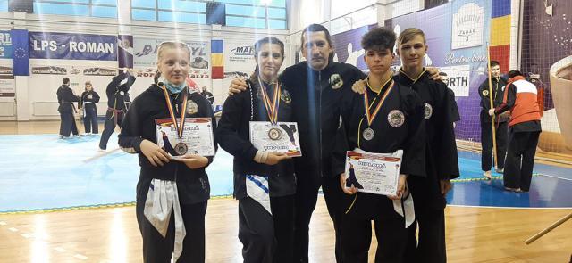 Sportivii participanți la Campionatul National de Co Vo Dao