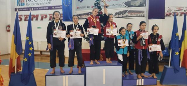 Sportivii participanți la Campionatul National de Co Vo Dao