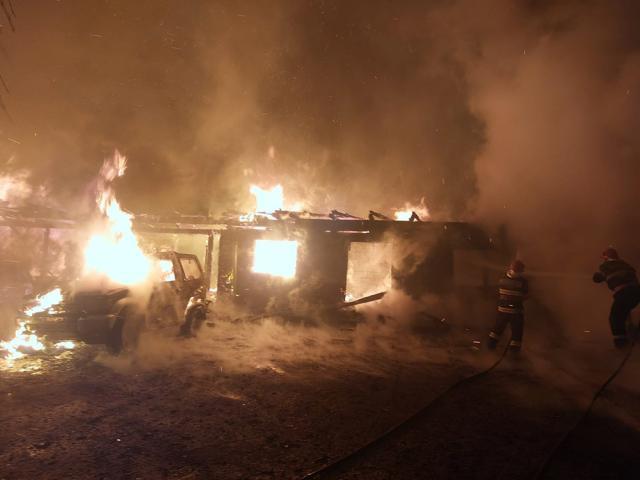 O femeie a suferit arsuri într-un incendiu izbucnit la Cantonul Silvic de la Voitinel