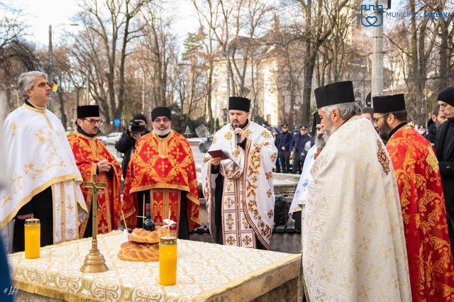 Slujbă de comemorare a eroilor Revoluției și depunere de coroane de flori, la troița Bisericii „Sfânta Înviere”