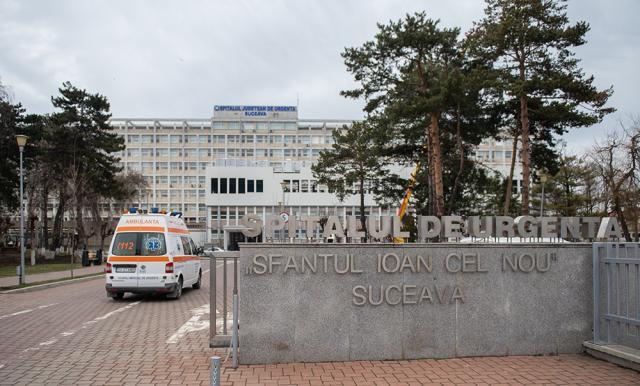 Bătrâna a fost preluată de o ambulanță și transportată la Spitalul Județean Suceava