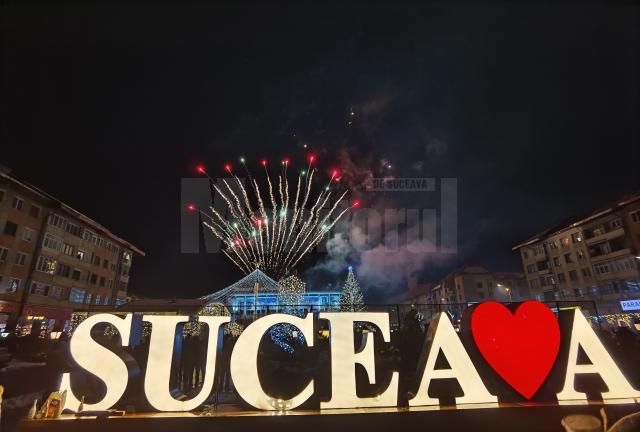 Grandios foc de artificii, în centrul Sucevei, la trecerea în 2022 6