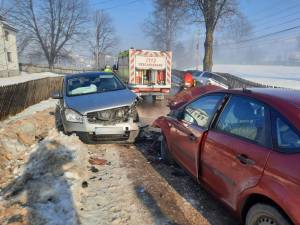 Autoturisme implicate in accidentul de la Vatra Moldovitei
