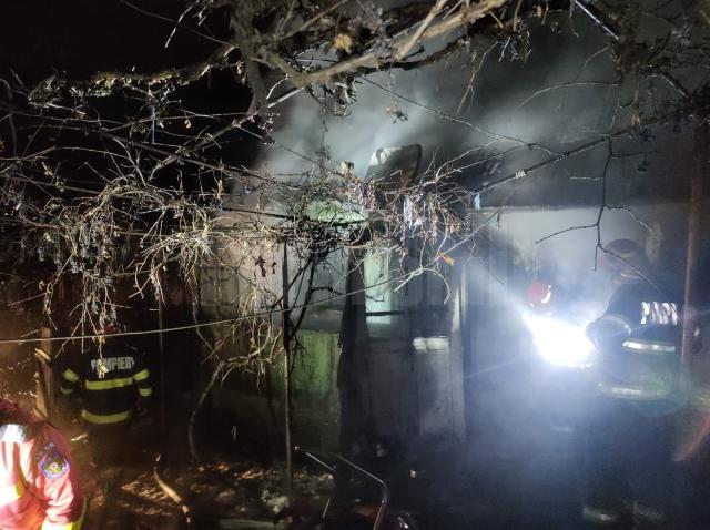 Proprietarii gospodariei afectate de incendiu la Tarna Mare au ajuns la spital, pentru ingrijiri medicale